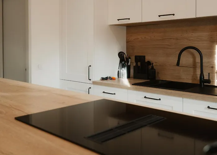 Le Temps Retrouve Nyaraló *